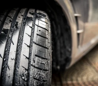 sport-tyre-close-up-2023-11-27-05-13-56-utc